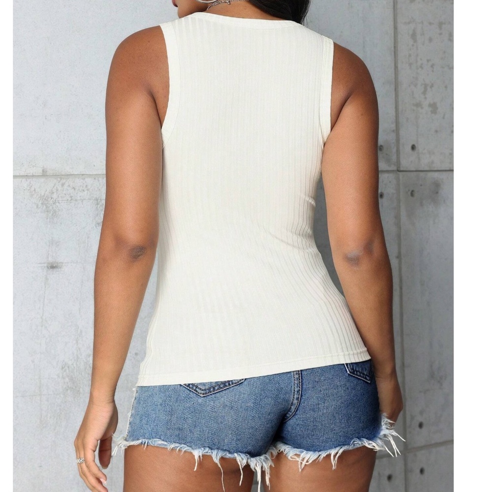 Solid Fitted Ribbed Tank Top - Picture 4 of 6